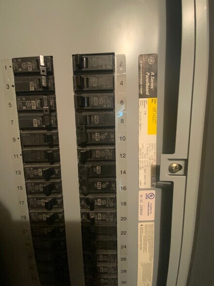 More Photos Of 110 SE 5th St, Lee's Summit Flex For Sale