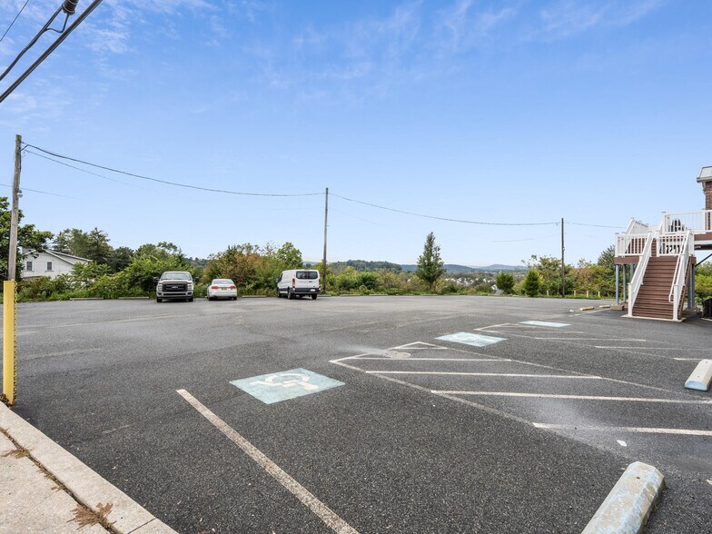 More Photos Of 1495 Farmington Ave, Pottstown General Retail For Sale