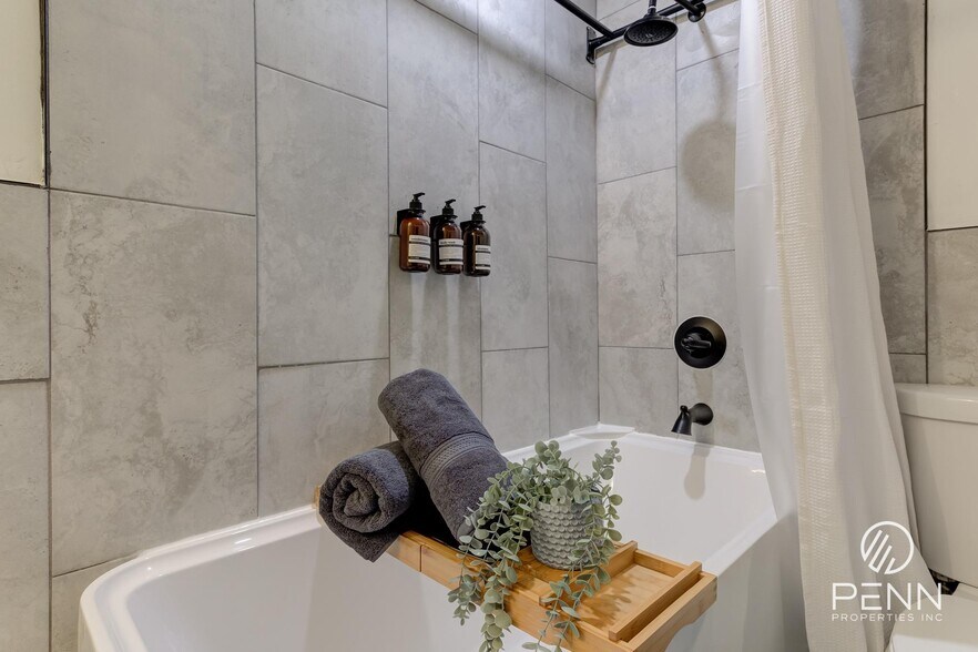 More Photos Of 2033 Young Ave, Memphis Multifamily For Sale