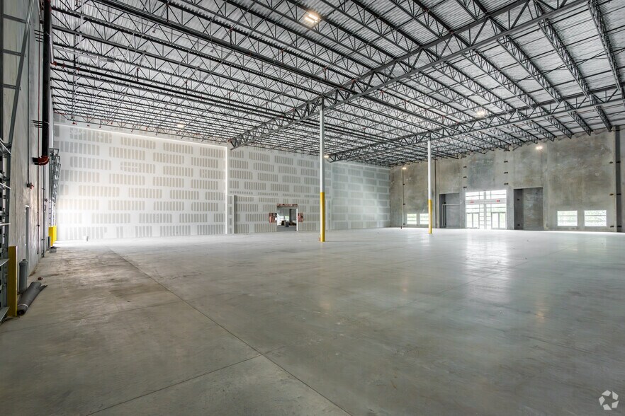 More Photos Of 9575 NW 174th St, Hialeah Industrial For Lease