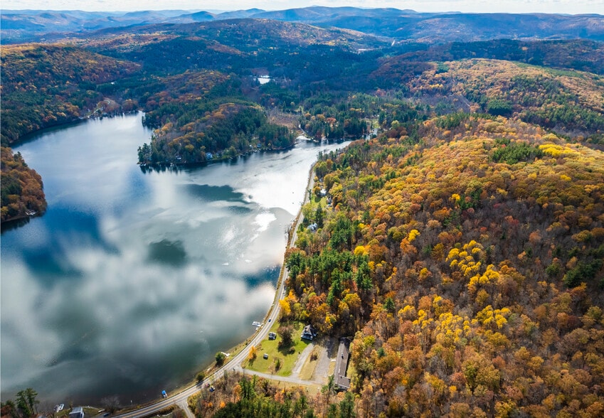 More Photos Of 165 Queechy Lake Dr, Canaan Hotel For Sale