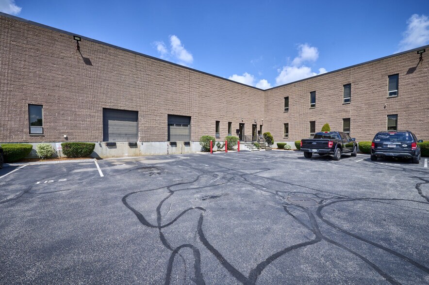 More Photos Of 1 Melvin St, Wakefield Warehouse For Lease