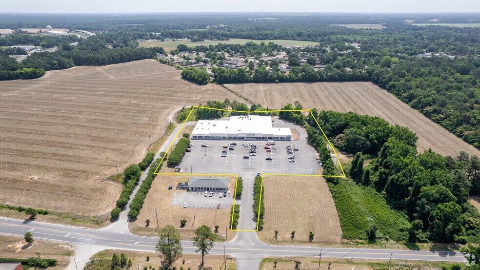 More Photos Of 1100-1116 Aberdeen Rd, Laurinburg Storefront For Lease