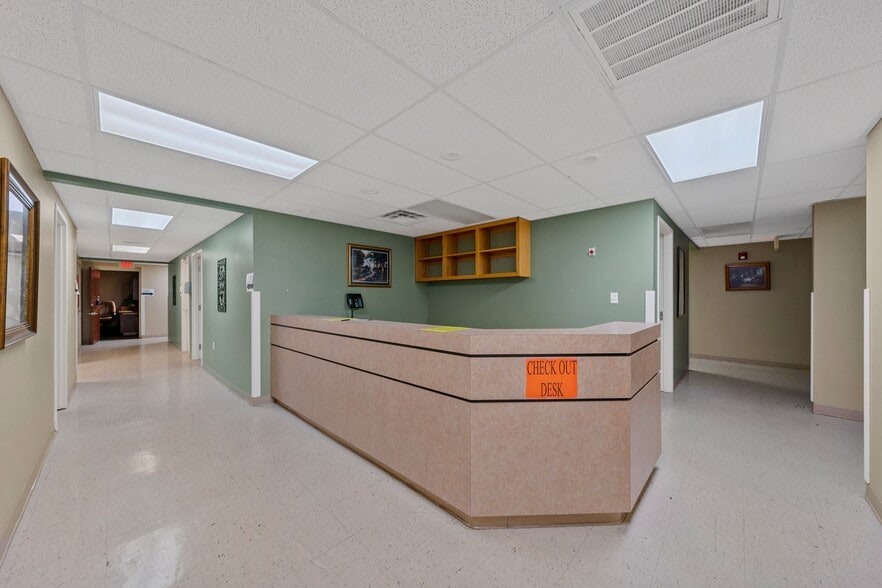 More Photos Of 1004 Glenview Dr, Glasgow Medical For Sale