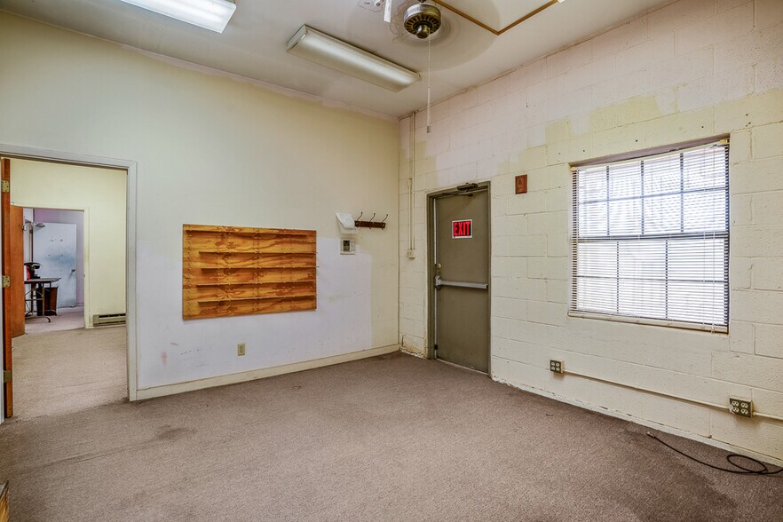 More Photos Of 20 Arroyo Cuyamungue Rd, Santa Fe Warehouse For Sale