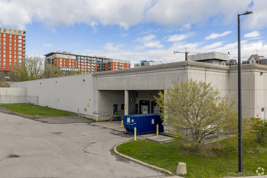 More Photos Of 3100 Boul de l'Assomption, Montréal Manufacturing For Lease