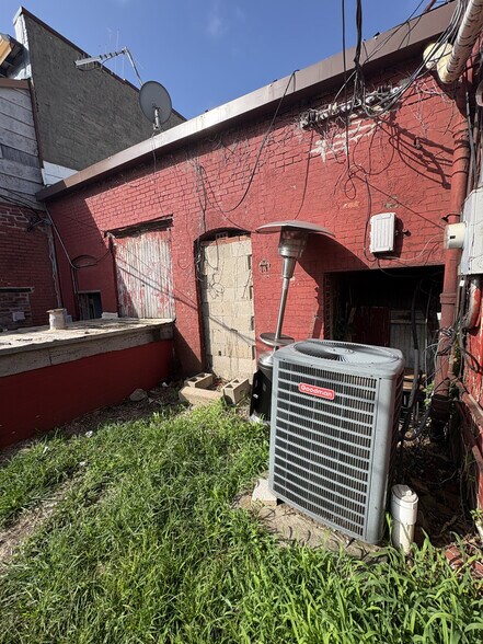 More Photos Of 119 S 1st St, Pleasant Hill Specialty For Sale