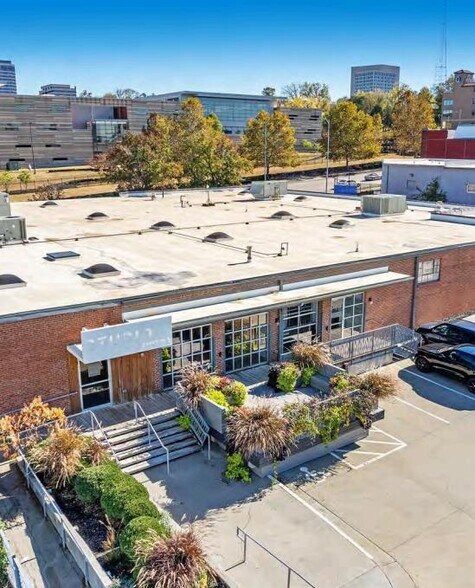 Primary Photo Of 2500 W Pennway St, Kansas City Flex For Sale