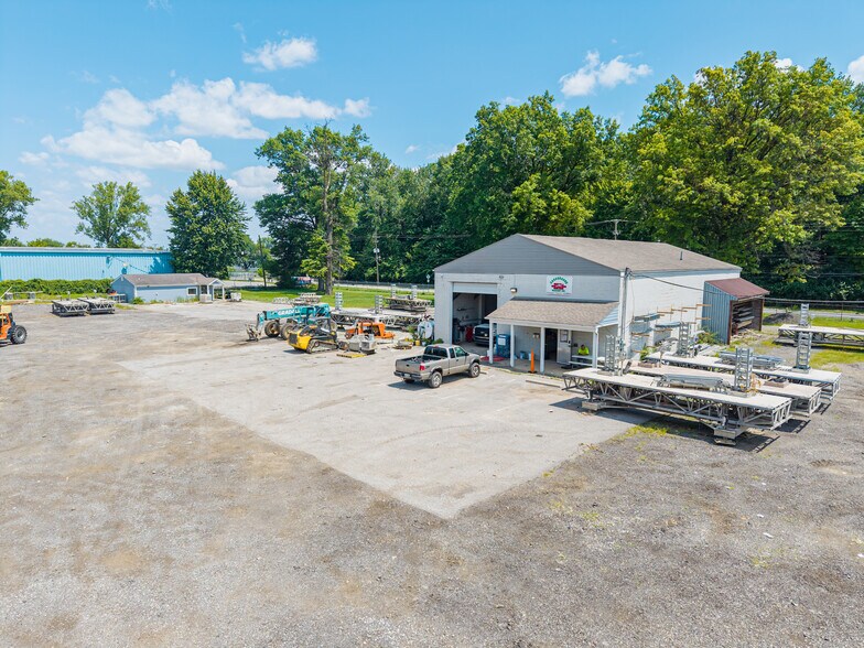 More Photos Of 1660 Universal Rd, Columbus Warehouse For Sale