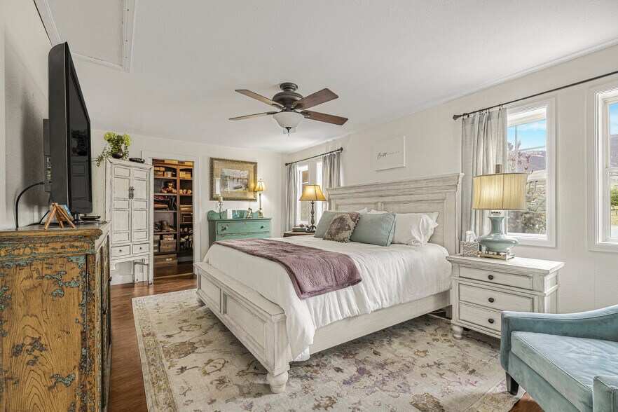 More Photos Of 13 Gott Ln, Salmon Hospitality For Sale