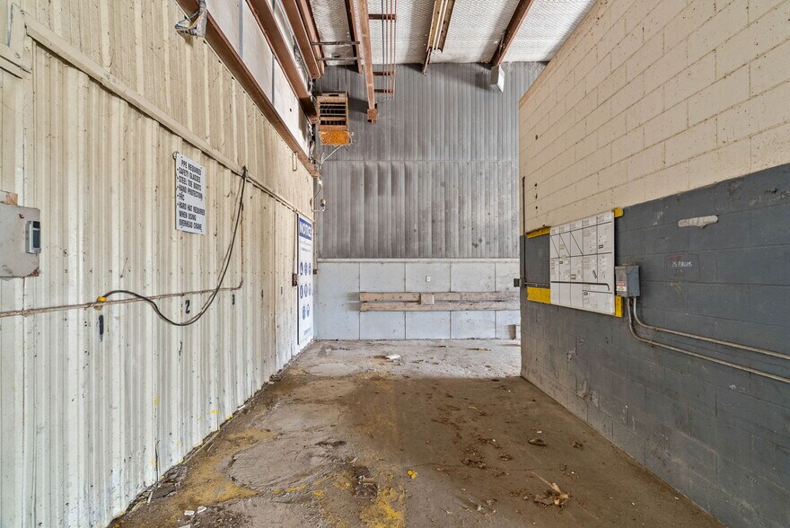 More Photos Of 3806 E Rio Grande St, Victoria Warehouse For Sale