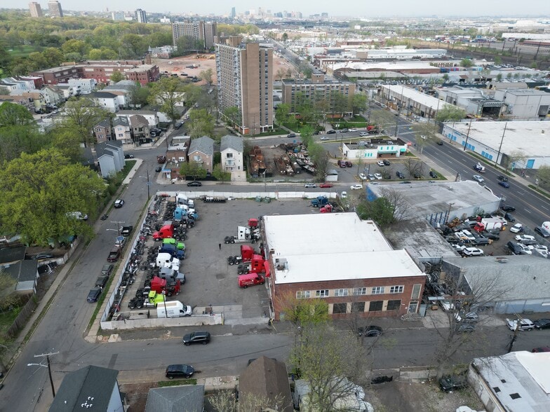 Primary Photo Of 14-28 Mitchell Pl, Newark Warehouse For Sale