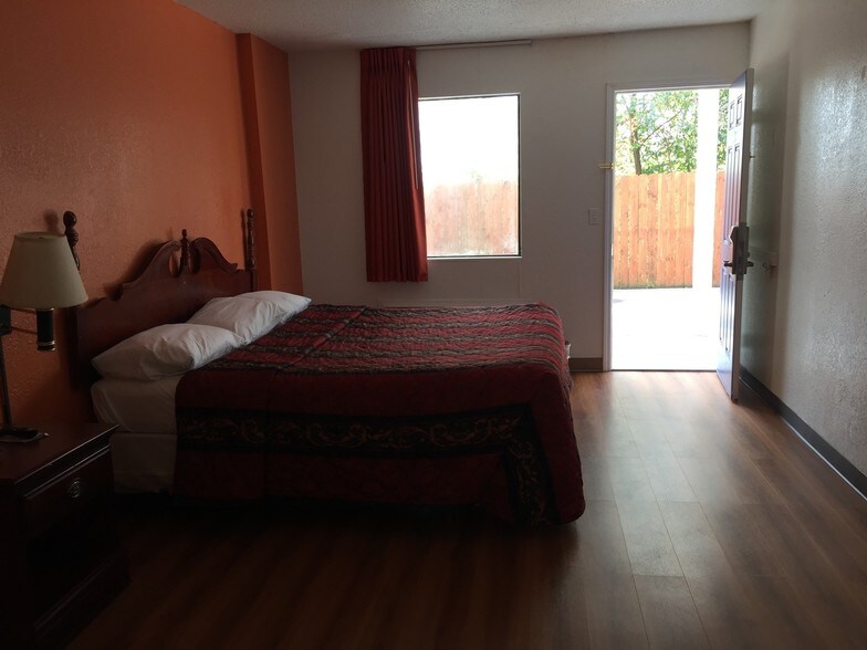 More Photos Of 2001 North Bishop Avenue, Rolla Hotel For Sale