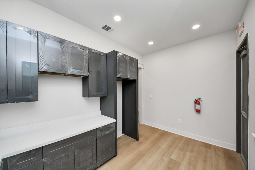 More Photos Of 220 Bella Katy Dr, Katy Office Residential For Lease