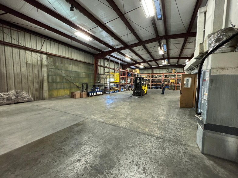More Photos Of 5007 S Westshore Blvd, Tampa Warehouse For Sale