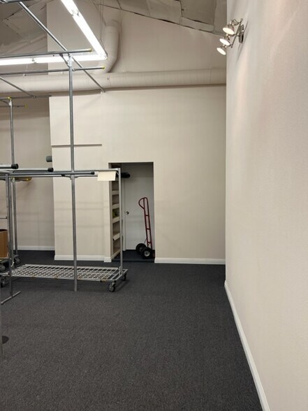 More Photos Of 1329-1333 Santee St, Los Angeles Storefront For Lease