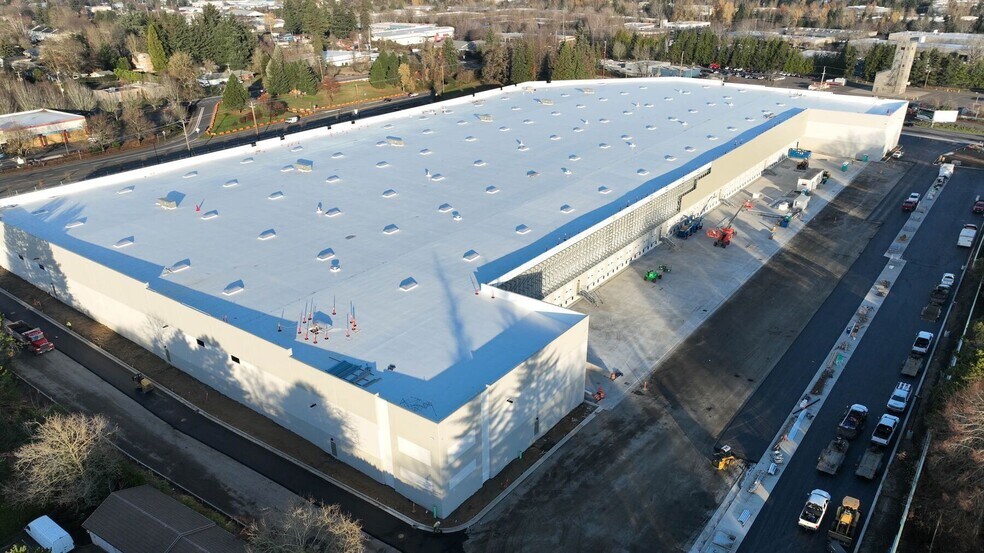 More Photos Of 4570 NE 122nd Ave, Portland Warehouse For Lease