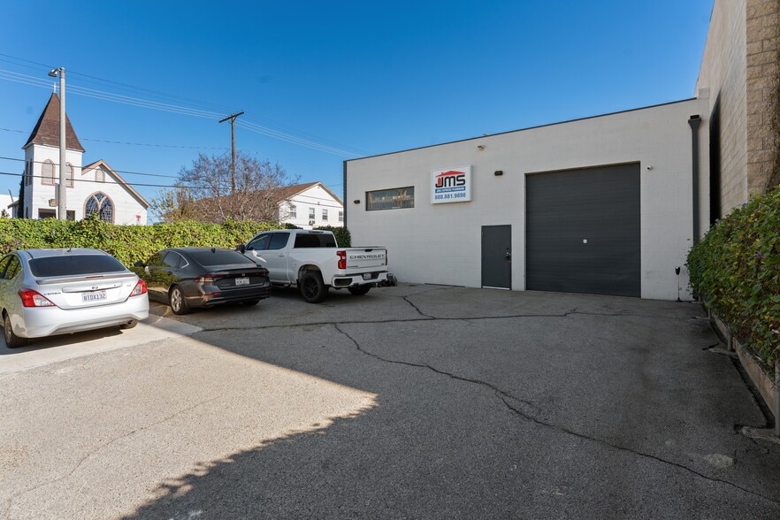 More Photos Of 18522 Gresham St, Northridge Warehouse For Sale