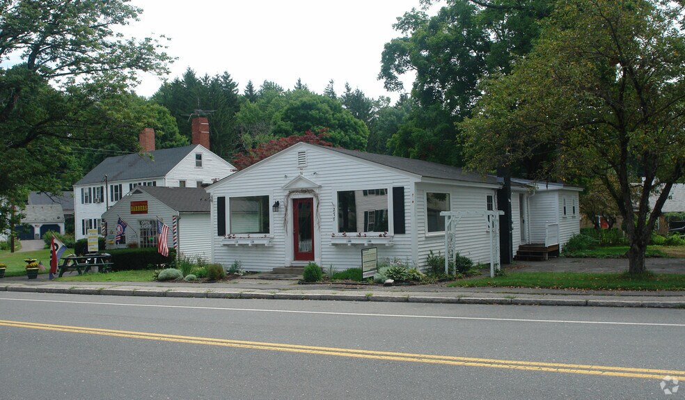 More Photos Of 277 Main St, West Newbury Freestanding For Sale