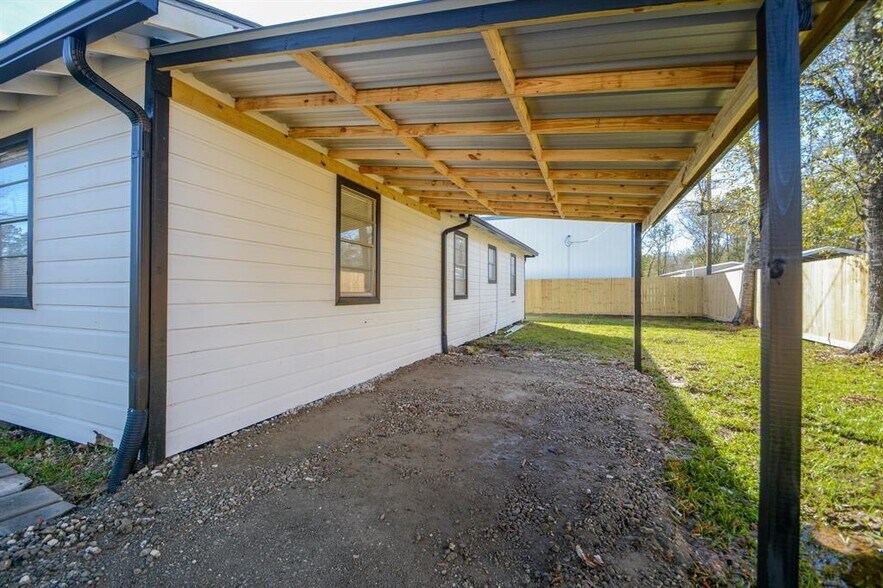 More Photos Of 22316 E Martin Dr, Porter Industrial For Sale