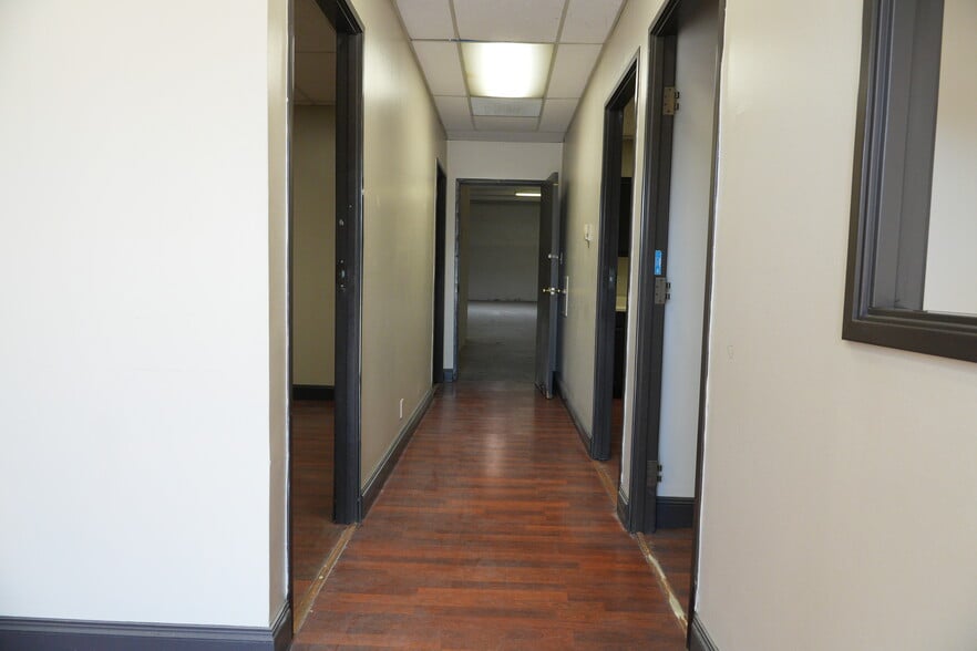 More Photos Of 501 Industrial Dr, Richardson Warehouse For Lease