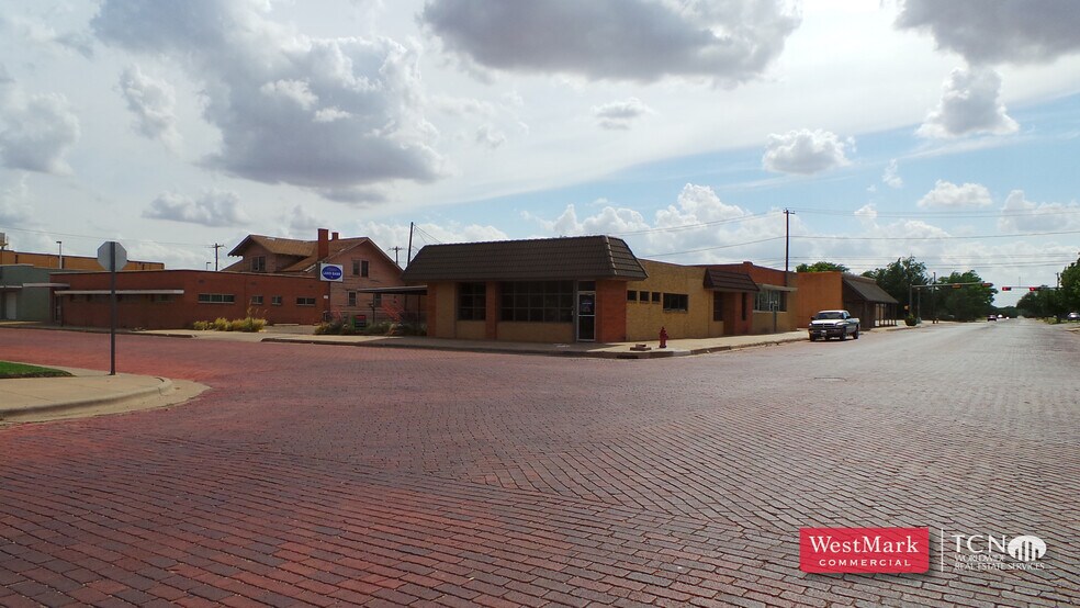 More Photos Of 629 Baltimore St, Plainview General Retail For Lease