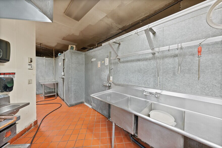 More Photos Of 3105 NE O. B. Riley Rd, Bend Hotel For Sale