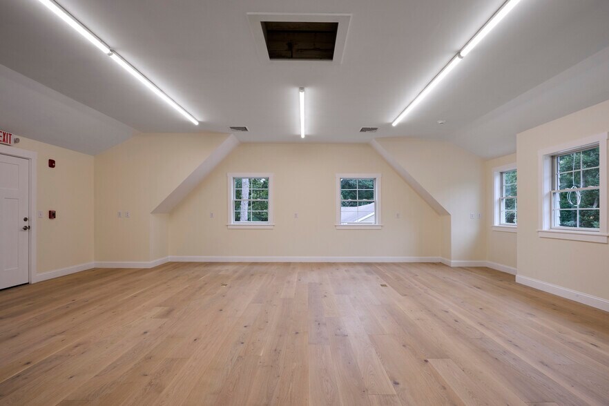 More Photos Of 4 Edgerton Dr, North Falmouth Flex For Sale