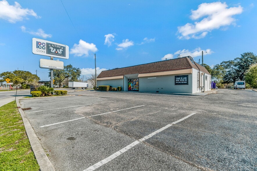 Primary Photo Of 41 S Navy Blvd, Pensacola Fast Food For Lease