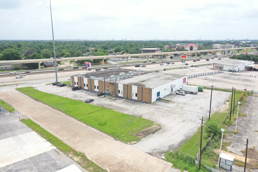 More Photos Of 6700 Gulf Fwy, Houston Flex For Sale