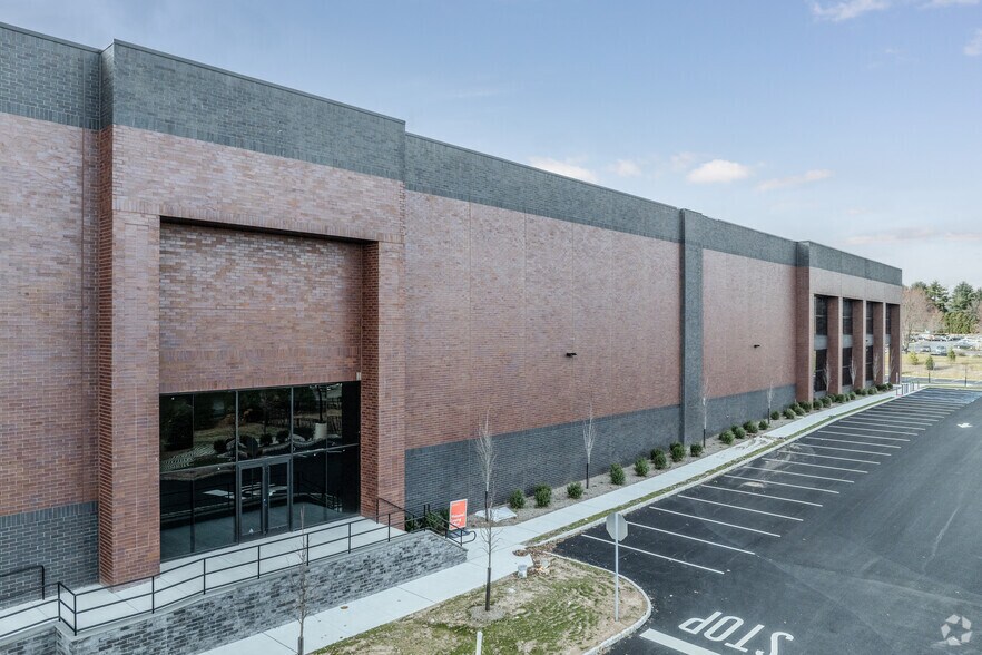 More Photos Of 1000 MacArthur Blvd, Mahwah Distribution For Lease