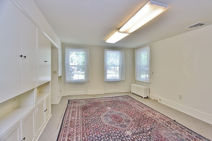 More Photos Of 231 Clinton Ave, Kingston Loft Creative Space For Sale