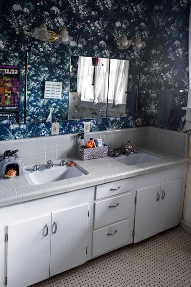 More Photos Of 200 E Vista St, Bisbee Movie Radio TVStudio For Sale