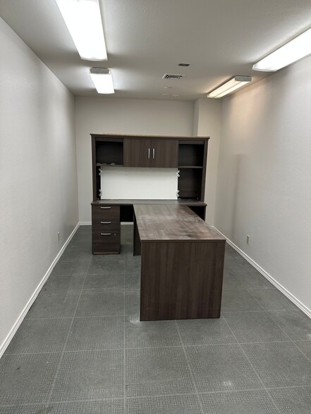 More Photos Of 114 NE Penn Ave, Bend Industrial For Lease