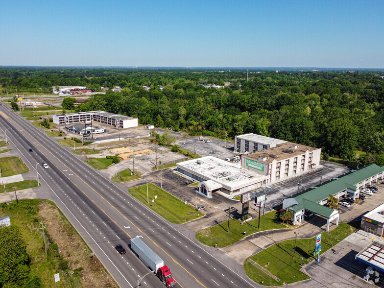 More Photos Of 1100 W South Blvd, Montgomery Hotel For Sale