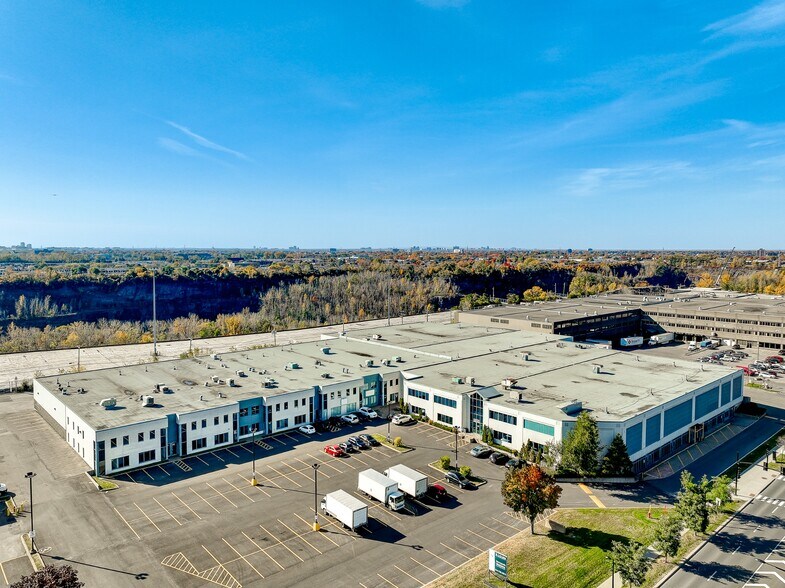 More Photos Of 8740-8754 Boul Pie IX, Montréal Warehouse For Lease