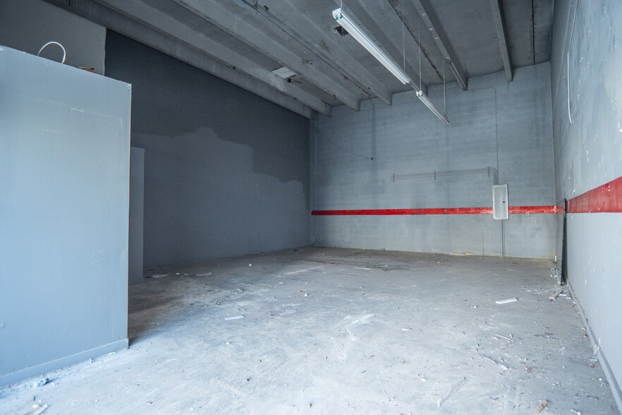 More Photos Of 2104-2120 W 62nd St, Hialeah Warehouse For Lease