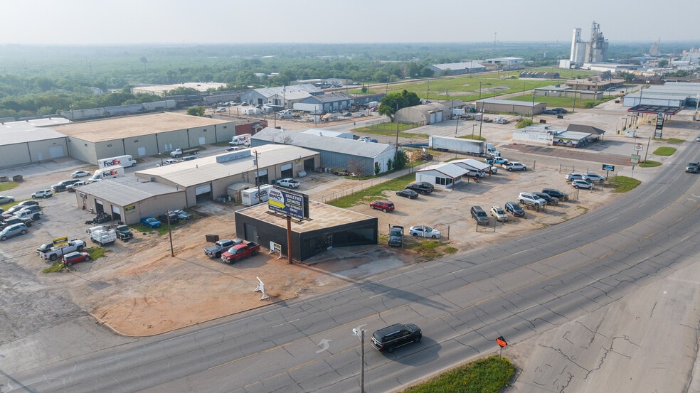 More Photos Of 509 S Treadaway Blvd, Abilene Flex For Sale