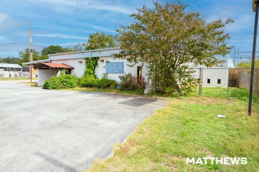 More Photos Of 203 N Greer Blvd, Pittsburg Veterinarian Kennel For Sale
