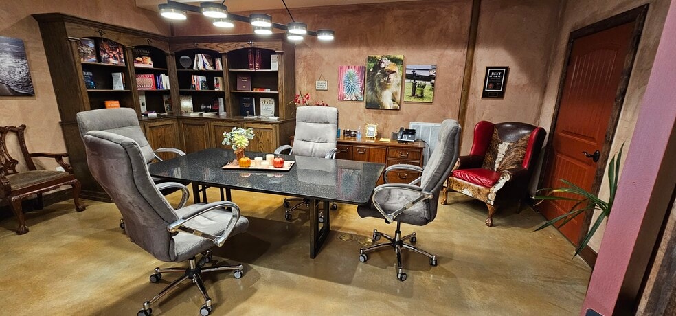 More Photos Of 11734 Schriber Rd, Buda Office For Lease