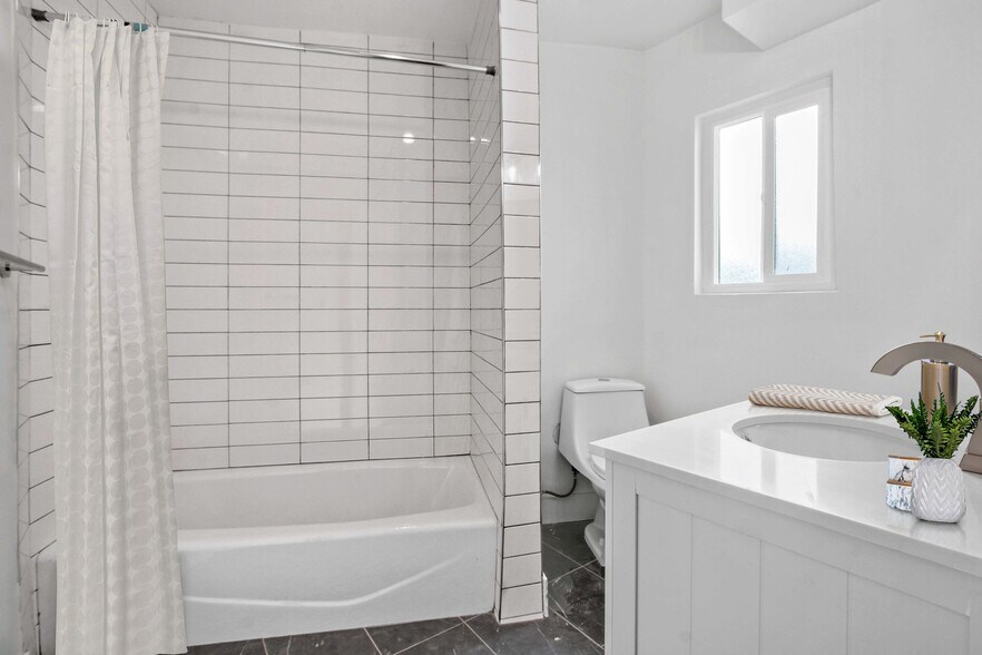 More Photos Of 5529 Dairy Ave, Long Beach Apartments For Sale