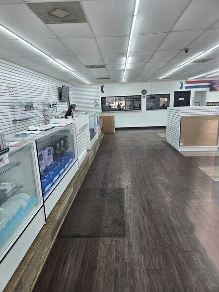 More Photos Of 14206 S Post Oak Rd, Houston General Retail For Sale