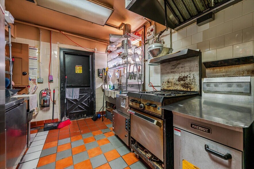 More Photos Of 2918 Bruckner Blvd, Bronx Bar For Sale