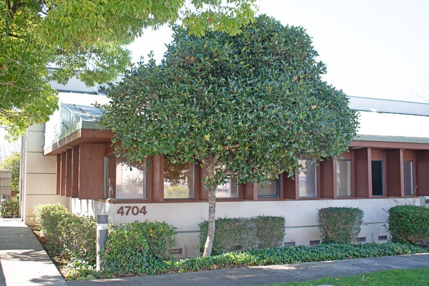 More Photos Of 4704 Hoen Ave, Santa Rosa Medical For Lease
