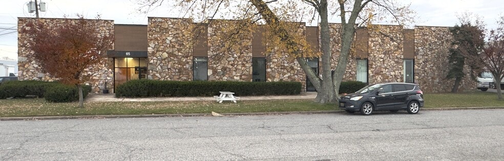 Primary Photo Of 65 Triangle Blvd, Carlstadt Warehouse For Lease