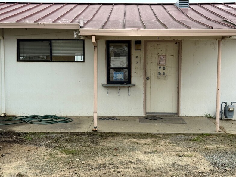 More Photos Of 3792 Feather River Blvd, Olivehurst Office For Lease