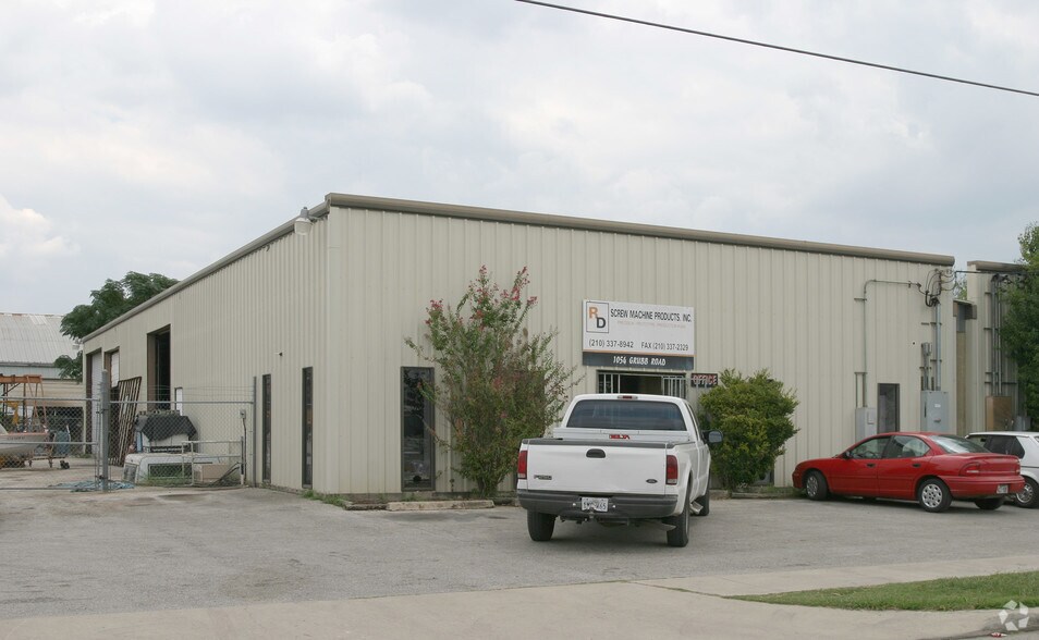 More Photos Of 1050 Grubb St, San Antonio Unknown For Lease