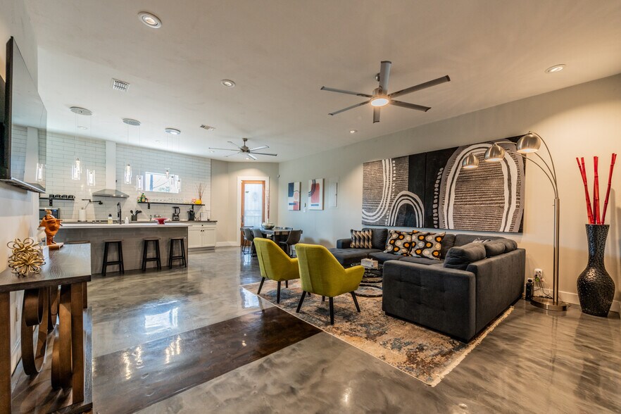 More Photos Of 630 S Walters, San Antonio Freestanding For Sale