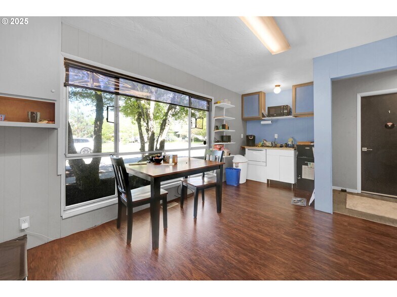 More Photos Of 1413 Charnelton St, Eugene Office For Sale