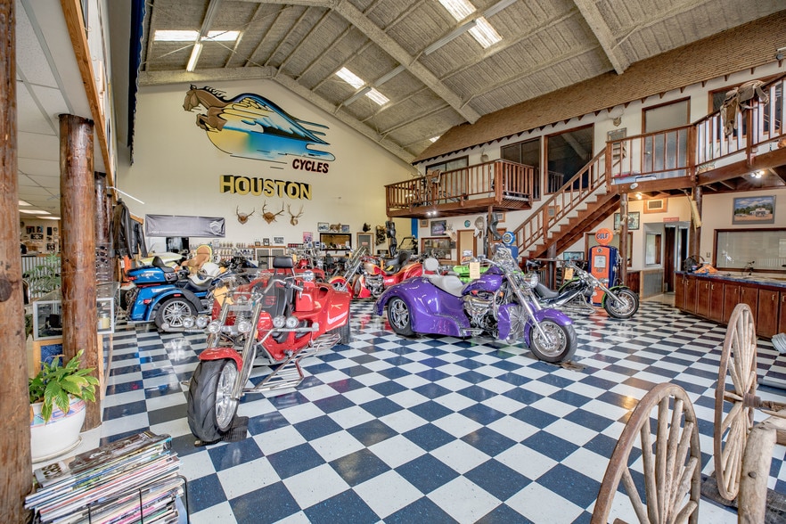 More Photos Of 6604 South Loop E, Houston Freestanding For Sale